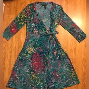 BCBGMAXAZRIA Green Tropical Floral Print Wrap Dress Medium Stretch knit NWOT